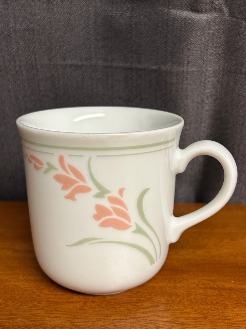 Vintage Corelle by Corning Peach Garland coffee mug